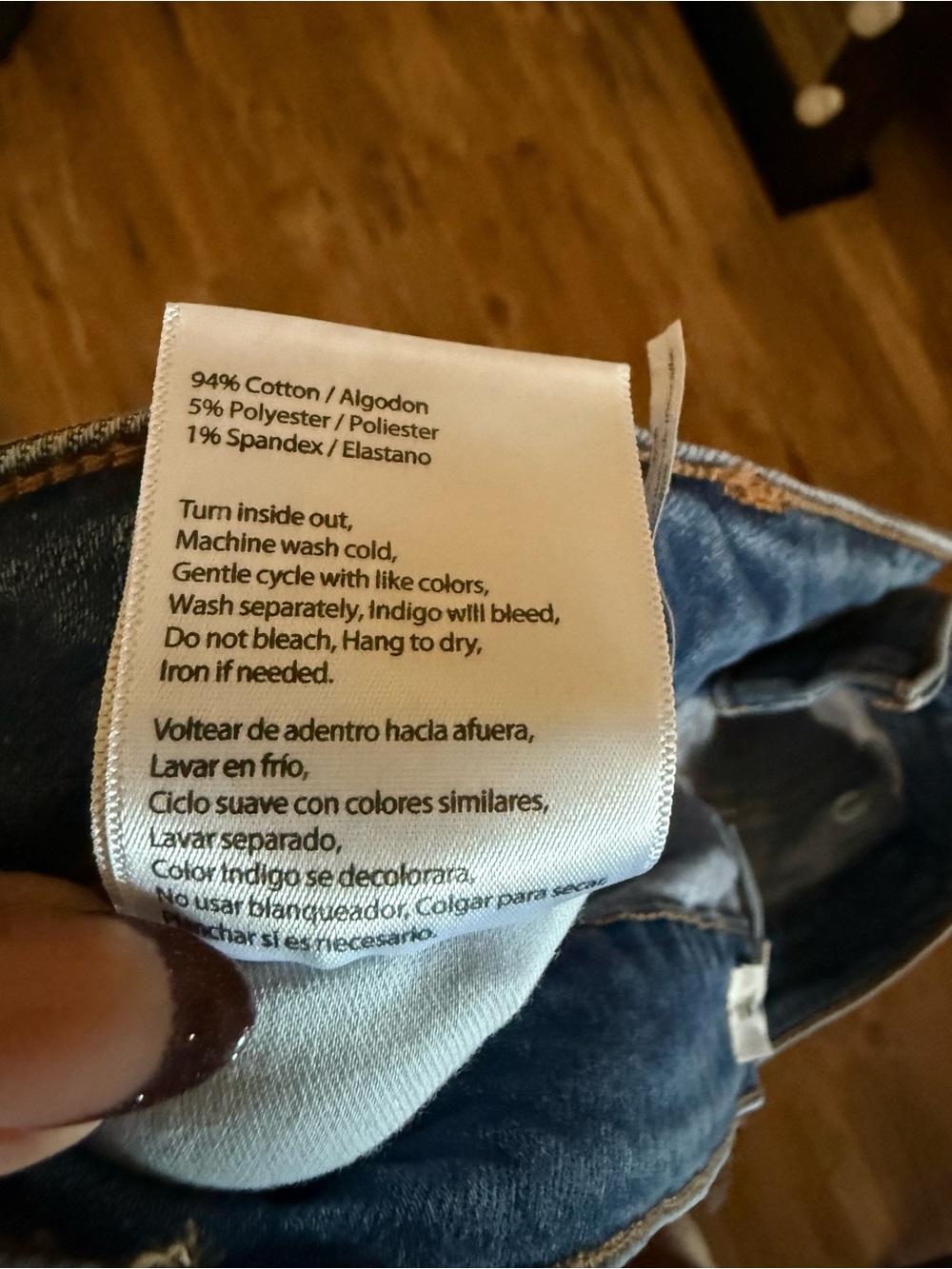 High-Rise Wide-Leg Jeans in Faded Blue - Picture 5 of 9